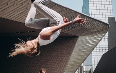 Freerun-topper Noa tijdens Grote Groep 8 Feest in Theater ‘t Web