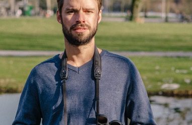 Beroepsvogelaar Arjan Dwarshuis in Theater ‘t Web